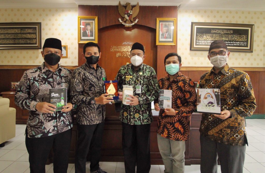 Jaga transparansi, Dompet Dhuafa Jatim menyerahkan laporan tahunan kepada Kakanwil Kemenag Jatim