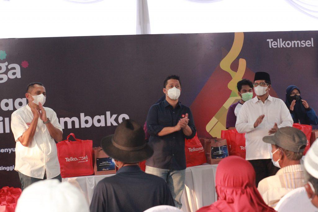 Dompet Dhuafa Jatim bersama Telkomsel menebar berkah dan kebahagiaan bagi masyarakat Dhuafa di Bangkalan Jawa timur