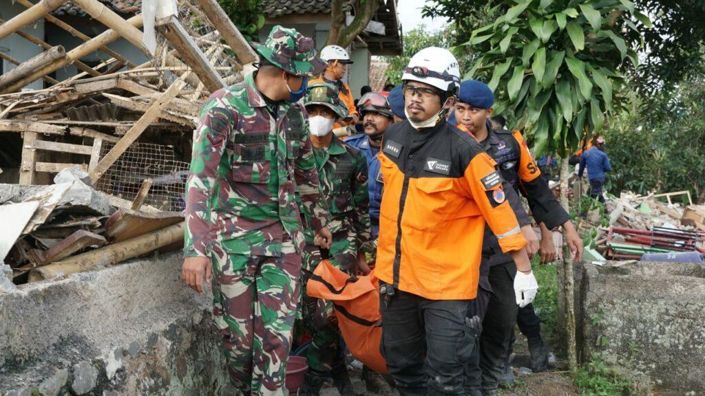 Gempa Cianjur: Dompet Dhuafa Lakukan Evakuasi Hingga Bagikan Makanan Siap Saji