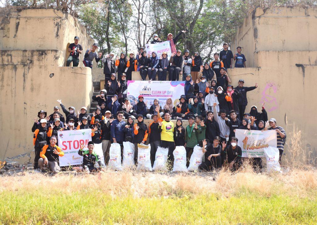 Memperingati World Cleanup Day (WCD), DDV Jatim Berkolaborasi dengan beberapa Komunitas Lakukan Kegiatan Aksi Bersih