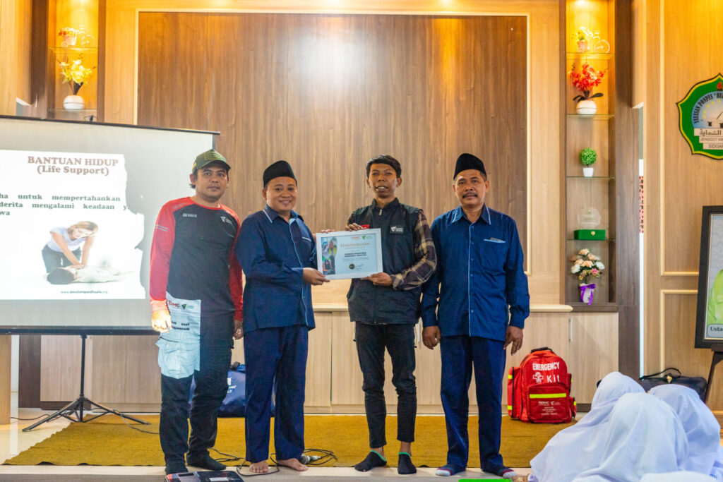 LATIH KESIAPSIAGAAN BENCANA PARA SANTRI, DMC DOMPET DHUAFA DAN DOMPET DHUAFA JATIM SELENGGARAKAN URBAN DISASTER MANAGEMENT