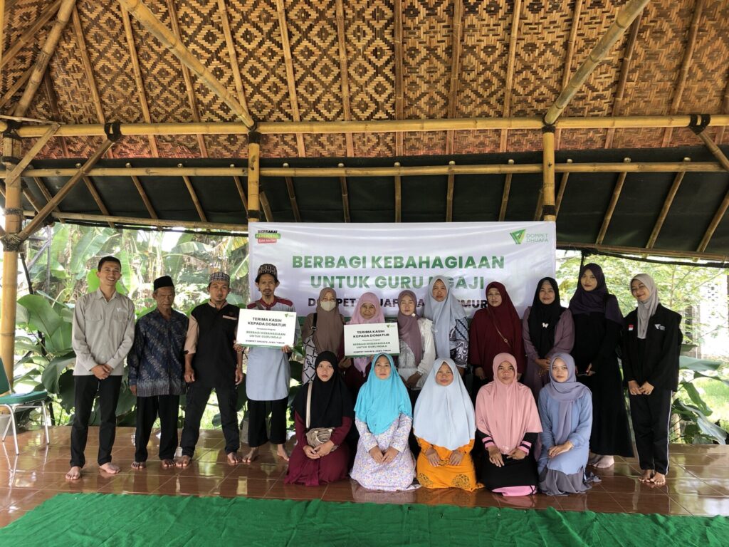 BERBAGI KEBAHAGIAAN GURU NGAJI, DOMPET DHUAFA JAWA TIMUR BERIKAN SANTUNAN KEPADA 25 GURU NGAJI WILAYAH SEKITAR MADIUN