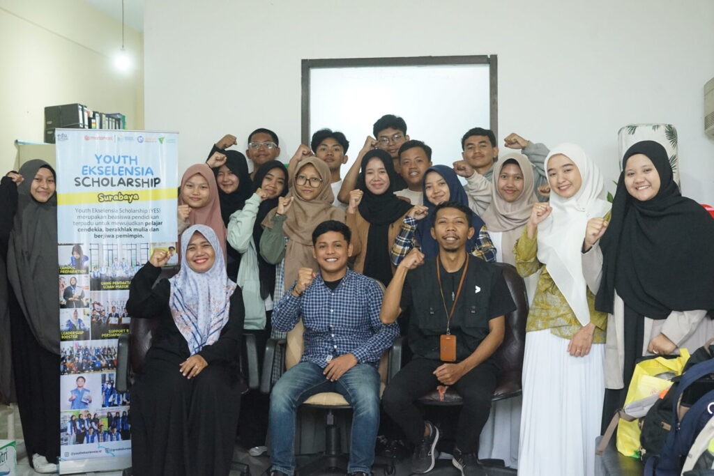 EKSELENSIA LEADERSHIP CAMP YES 4 SURABAYA: TUMBUHKAN KEPEMIMPINAN, KEMANDIRIAN, DAN SEMANGAT BERDAYA