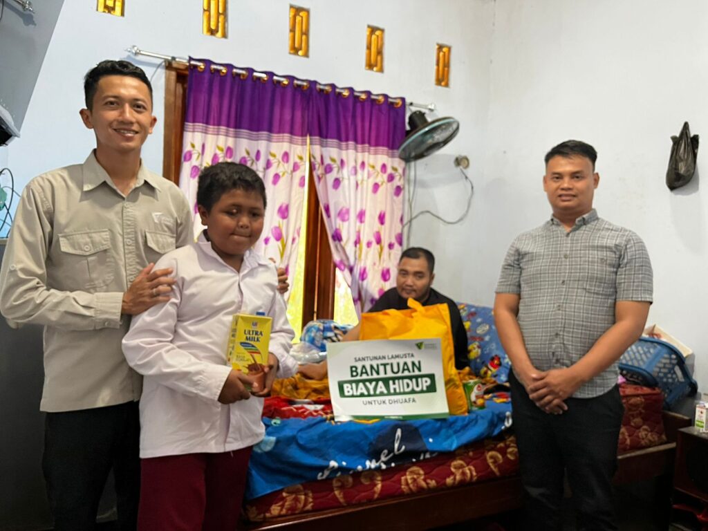 CIKO, BOCAH TEGAR DENGAN TUMOR MATA YANG SETIA MERAWAT PAMANNYA