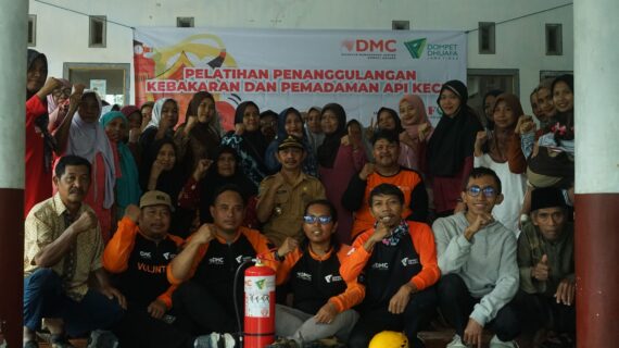 DOMPET DHUAFA JATIM DAN DMC DOMPET DHUAFA EDUKASI 50 WARGA SONOWANGI TENTANG PEMADAMAN API KECIL