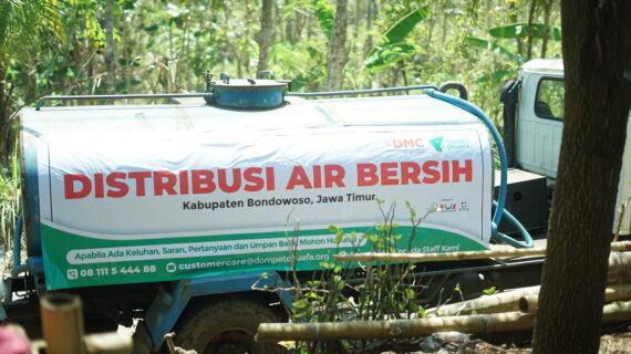 AIR KEHIDUPAN UNTUK BONDOWOSO: DOMPET DHUAFA JATIM SALURKAN 12.000 LITER AIR BERSIH