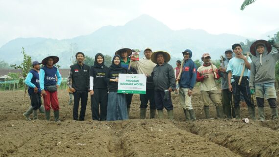 DOMPET DHUAFA JATIM DAN YWIB TANAM BIBIT KEBAIKAN LEWAT PROGRAM BUDIDAYA WORTEL DI PUJON