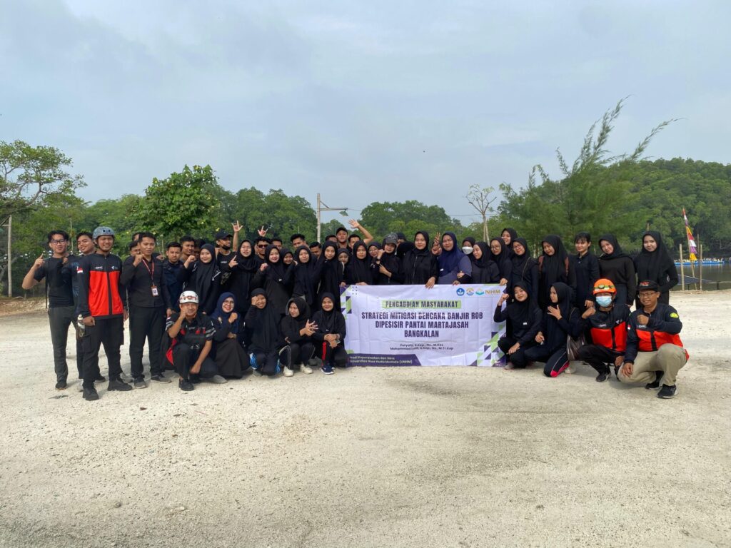 SIMULASI TRIAGE BENCANA TSUNAMI DI PANTAI MARTAJASAH, BANGKALAN: DOMPET DHUAFA JATIM BERKOLABORASI DENGAN UNIVERSITAS NHM TINGKATKAN KESIAPSIAGAAN MAHASISWA DALAM PENANGGULANGAN BENCANA