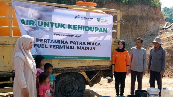 PERTAMINA PATRA NIAGA FUEL TERMINAL MADIUN DAN DOMPET DHUAFA JATIM ALIRKAN 6.000 LITER AIR BERSIH UNTUK WARGA PEGUNUNGAN PACITAN