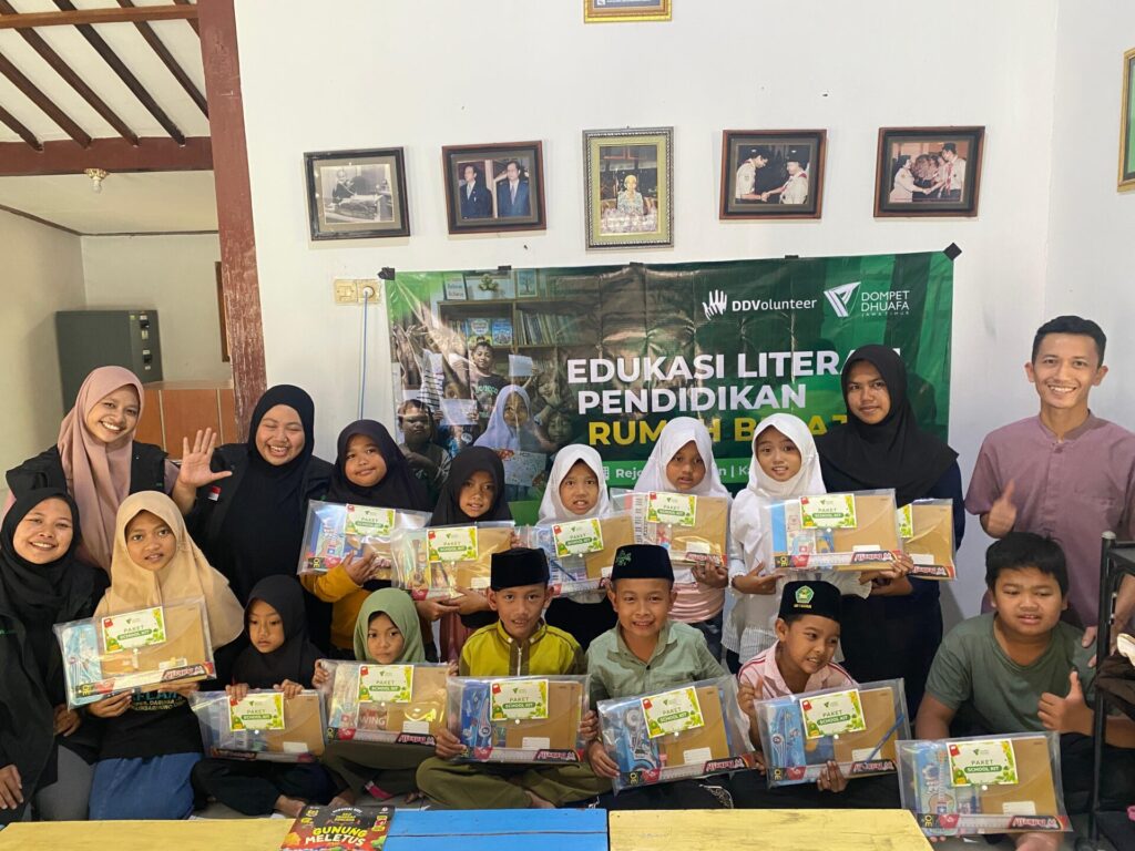 SCHOOL KIT, HADIRKAN SEMANGAT BARU BAGI PENERIMA MANFAAT RUMAH BELAJAR DOMPET DHUAFA