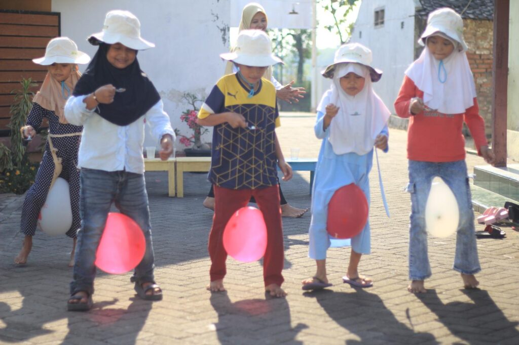 SEMANGAT KEMERDEKAAN DI RBDD, 16 ANAK BELAJAR SPORTIVITAS LEWAT LOMBA 17-AN