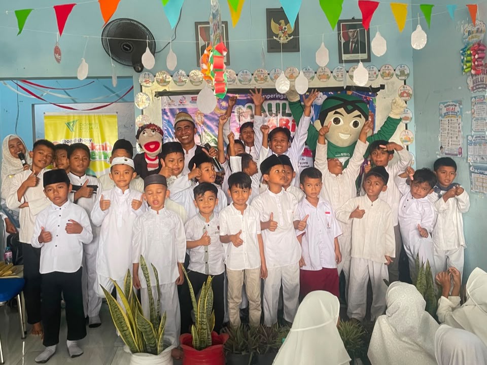 DONGENG PENUH MAKNA, LEBIH DARI 50 SISWA SDIT PERMATA NGORO BELAJAR CINTA NABI DAN BERBAGI