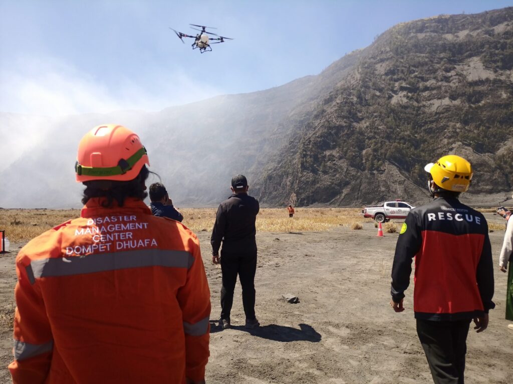 TURUT BANTU RESPONS KARHUTLA BROMO, DOMPET DHUAFA JATIM DUKUNG RELAWAN DAN PENANGANAN LAPANGAN