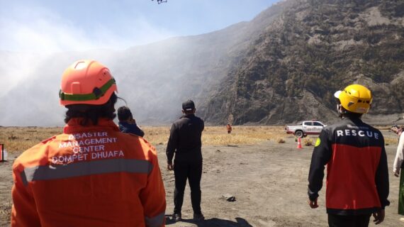 TURUT BANTU RESPONS KARHUTLA BROMO, DOMPET DHUAFA JATIM DUKUNG RELAWAN DAN PENANGANAN LAPANGAN