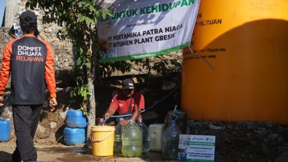 KOLABORASI PT PERTAMINA PATRA NIAGA BITUMEN PLANT GRESIK HADIRKAN AIR BERSIH DI LERENG GUNUNG PENANGGUNGAN MOJOKERTO