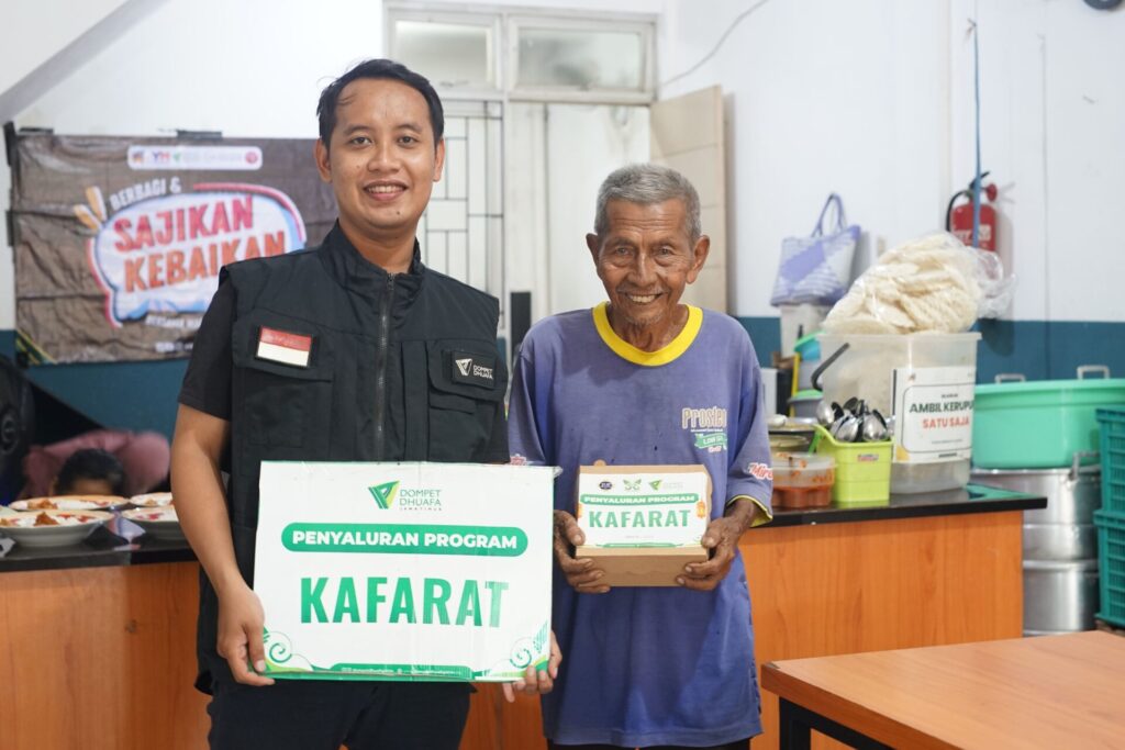 KEMBALI SALURKAN AMANAH KAFARAT, 115 PAKET MAKANAN UNTUK WARGA DHUAFA DI WARUNG GRATIS SURABAYA