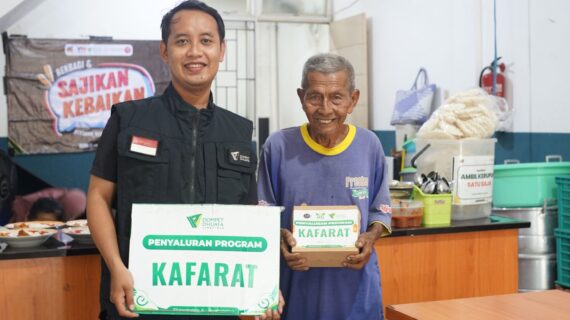 KEMBALI SALURKAN AMANAH KAFARAT, 115 PAKET MAKANAN UNTUK WARGA DHUAFA DI WARUNG GRATIS SURABAYA