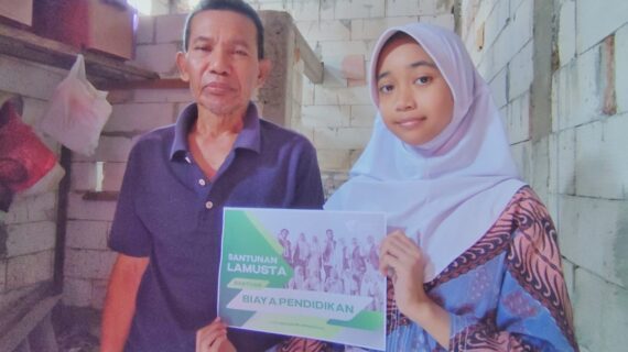 DEMI ASTIYAH TETAP SEKOLAH, PAK DJOKO BERJUANG DARI BERJUALAN TEMPE HINGGA NGERONGSOK